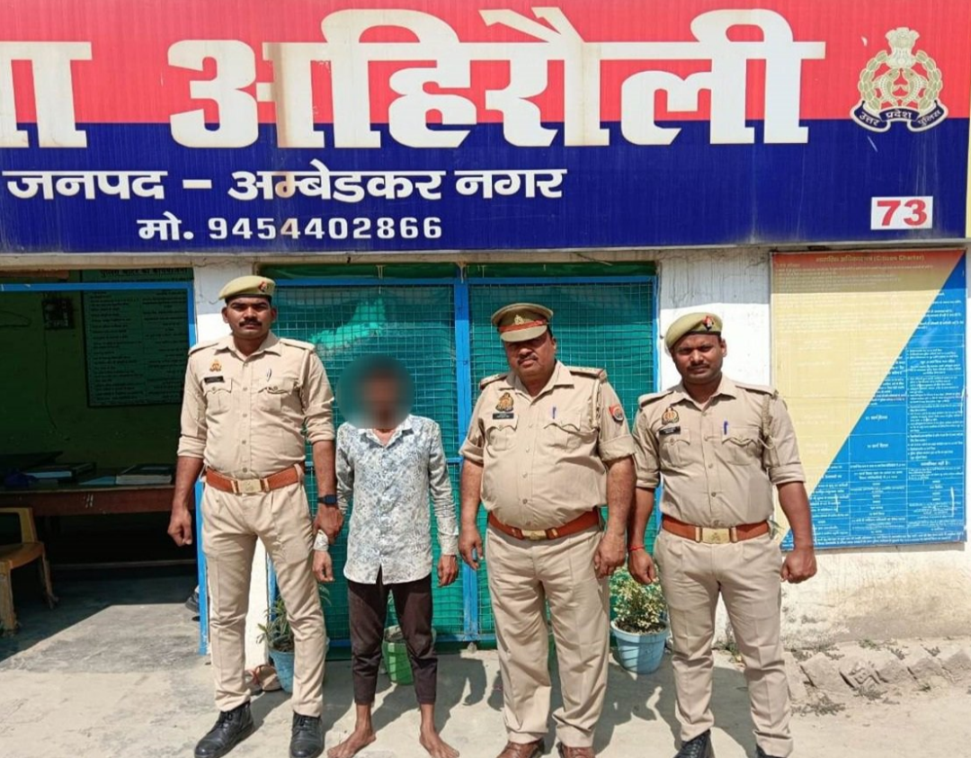 गैंगेस्टर में वाँछित अभियुक्त को पुलिस ने किया गिरफ्तार 