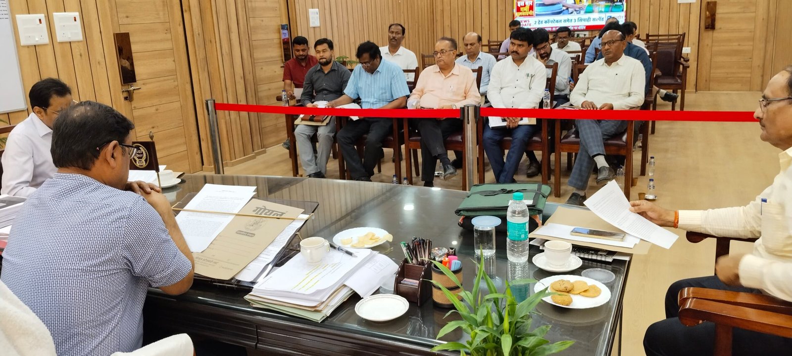 मतदान कराने की व्यवस्था के बारे में निर्वाचन अधिकारी द्वारा विंदुवार समीक्षा की गई