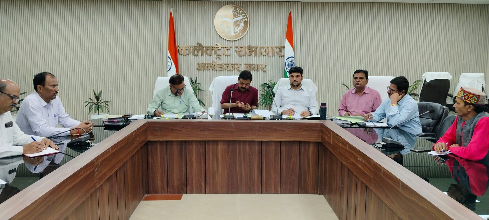 वृक्षारोपण कार्यक्रम के कार्यो की जिलाधिकारी ने बिंदुवार की समीक्षा 