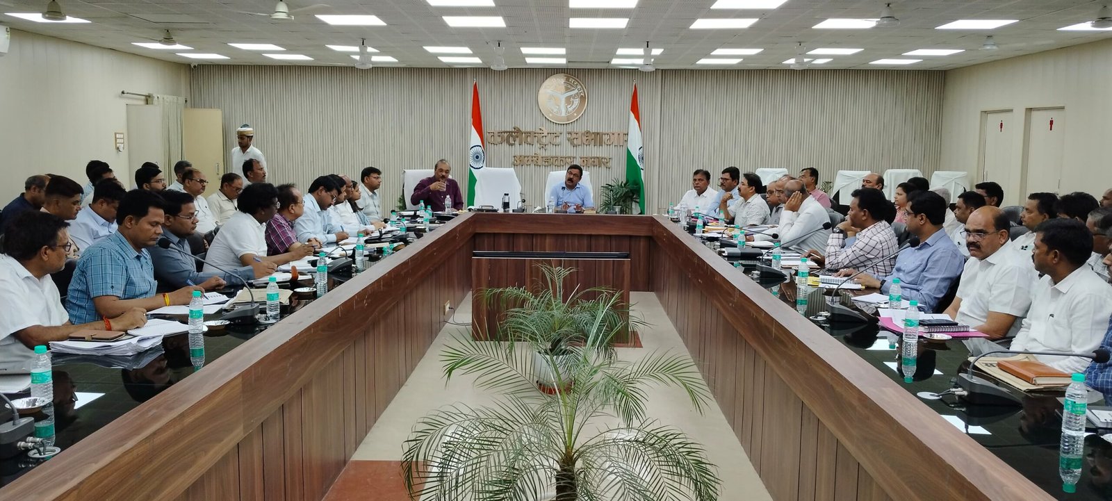 जिला निर्वाचन अधिकारी ने नोडल अधिकारियों से चुनाव संबंधी किए गए कार्यों के बारे में विस्तार पूर्वक पूछा