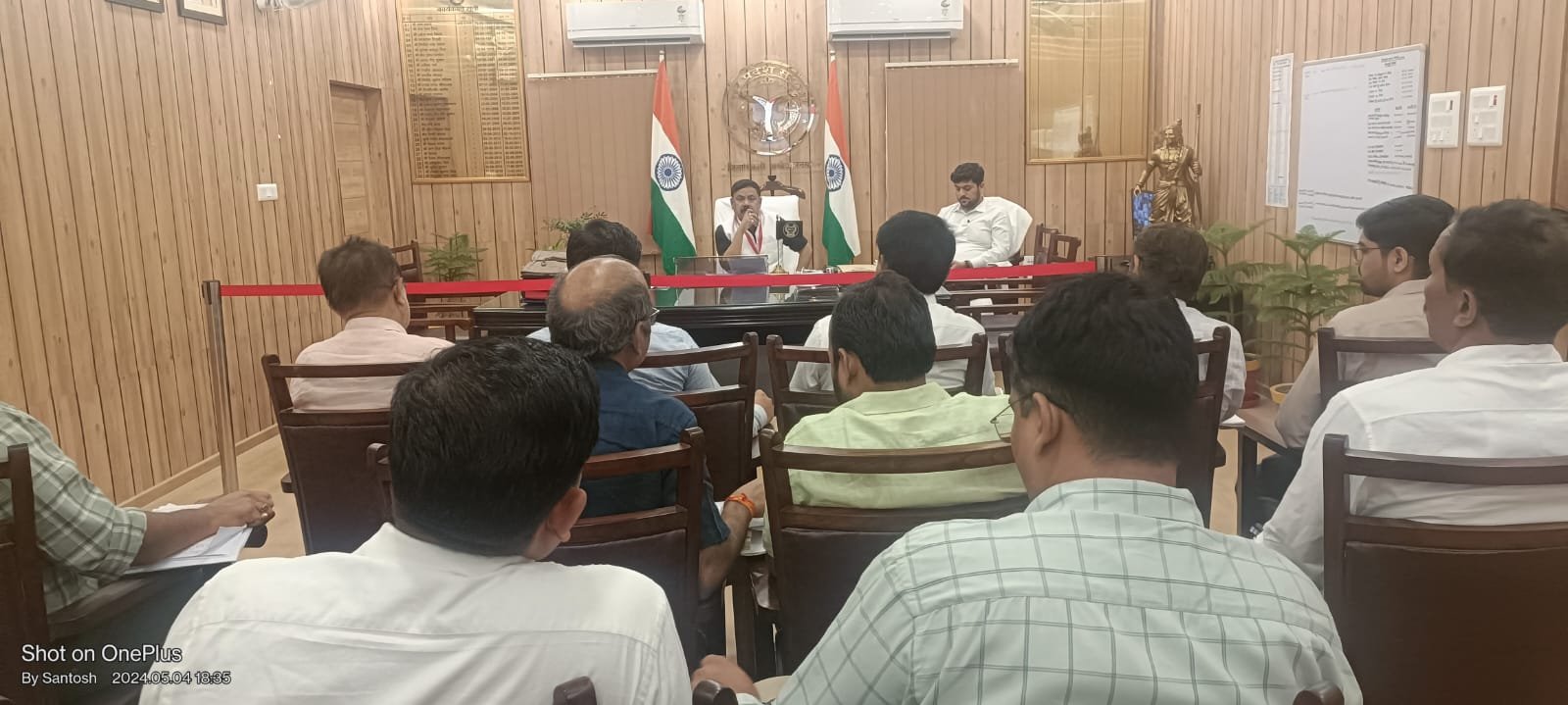 अधिग्रहण आदेश के पश्चात गाड़ी न देने पर दर्ज होगी एफआईआर- जिला निर्वाचन अधिकारी 