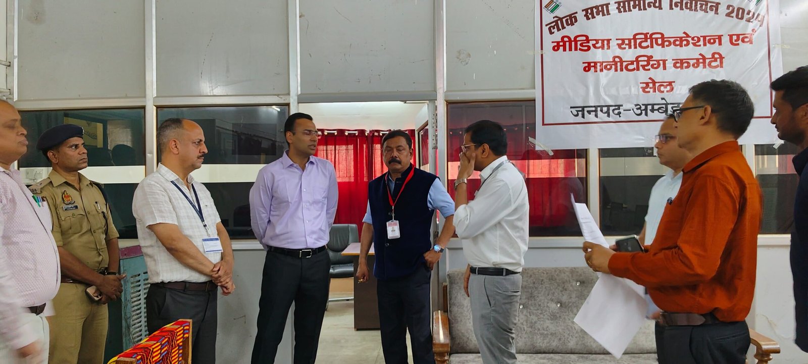 जिलानिर्वाचन अधिकारी ने मीडिया सेन्टर एवं सी विजिल कंट्रोल रूम तथा स्ट्रॉन्ग रूम का किया निरीक्षण