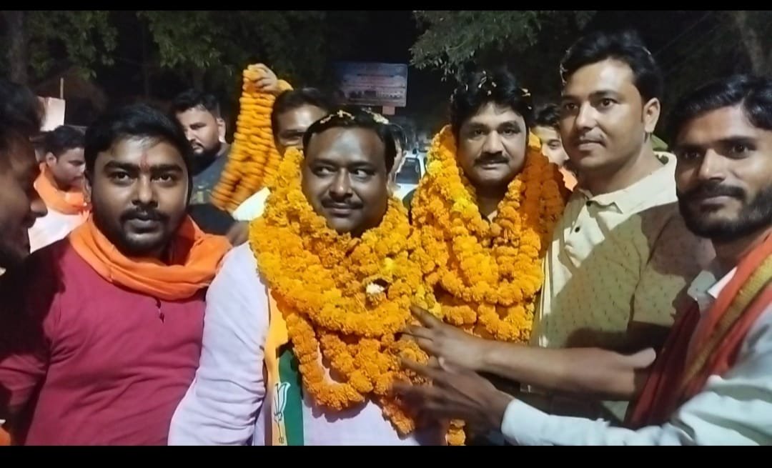 प्रथम जनपद आगमन पर अकबरपुर चेयरमैन चंद्र प्रकाश वर्मा का हुआ जोरदार स्वागत 