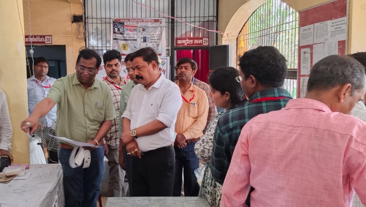 सहायक रिटर्निग ऑफिसर को जिला निर्वाचन अधिकारी ने दिए आवश्यक दिशा निर्देश