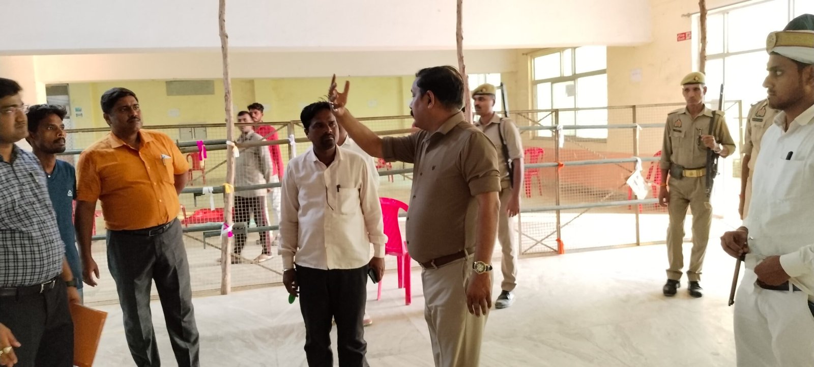 राजकीय इंजीनियरिंग कॉलेज में बने स्ट्रांग रूम का जिला निर्वाचन अधिकारी ने किया निरीक्षण 