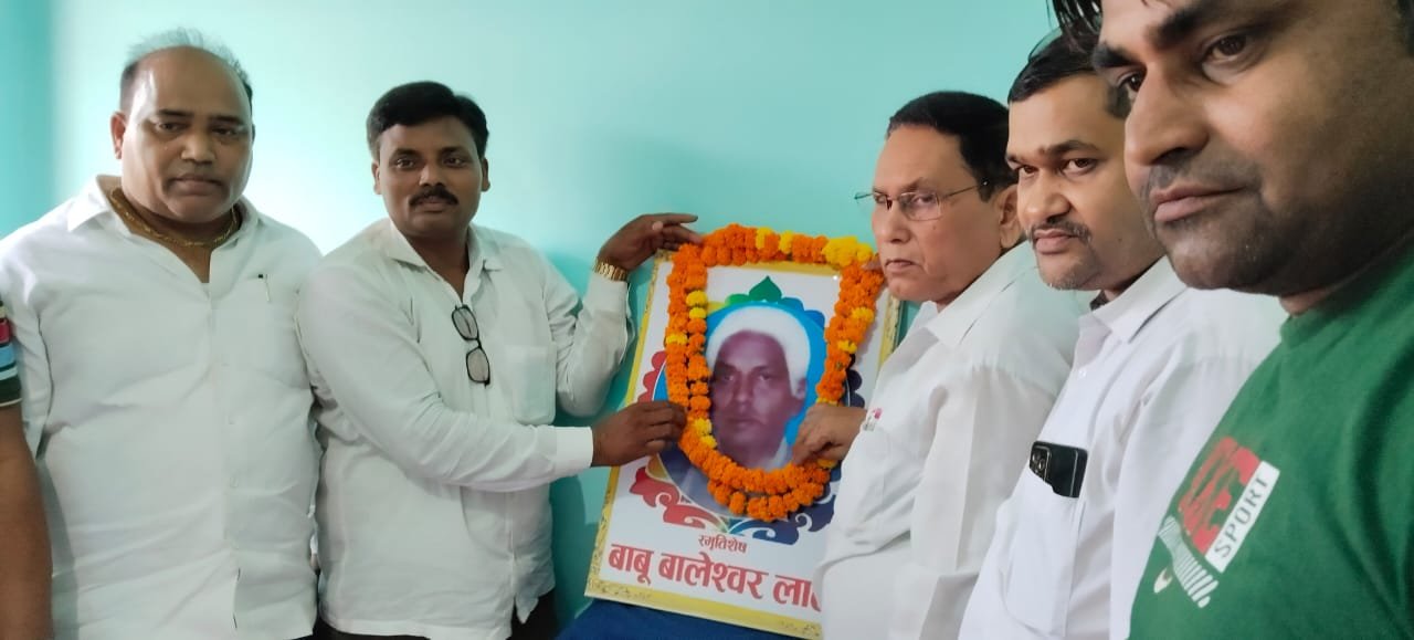 ग्रापए के संस्थापक की 37 वीं पुण्यतिथि पर उनके चित्र पर माल्यार्पण कर पत्रकारों ने दी श्रद्धांजलि