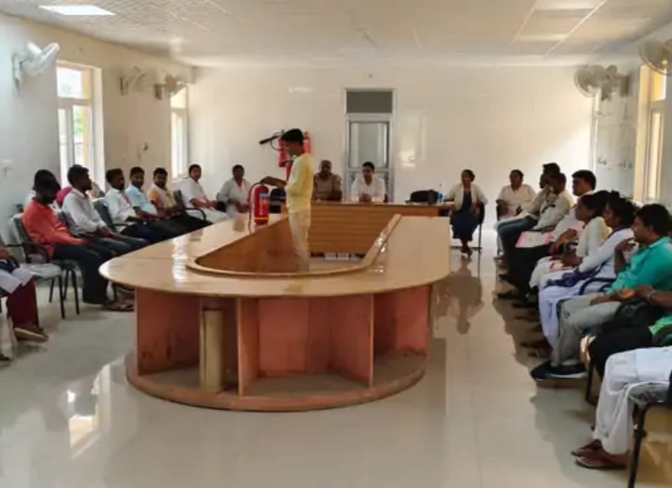 अग्निशमन विभाग द्वारा जिला अस्पताल में आग से बचाव के बतायें हुनर 
