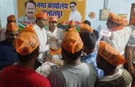 तीसरी बार मोदी के पीएम बनने की खुशी में बांटी मिठाई, भाजपाइयों ने की आतिशबाजी