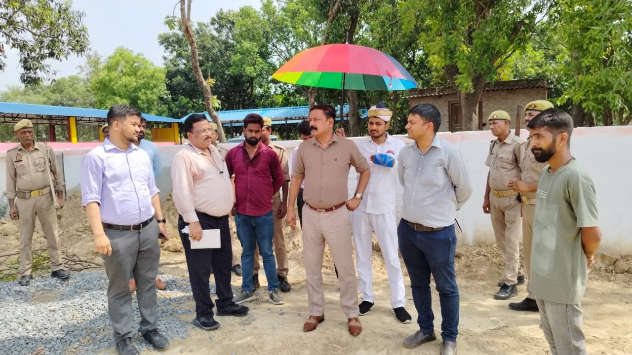जिलाधिकारी द्वारा पेयजल योजना का औचक किया गया निरीक्षण 
