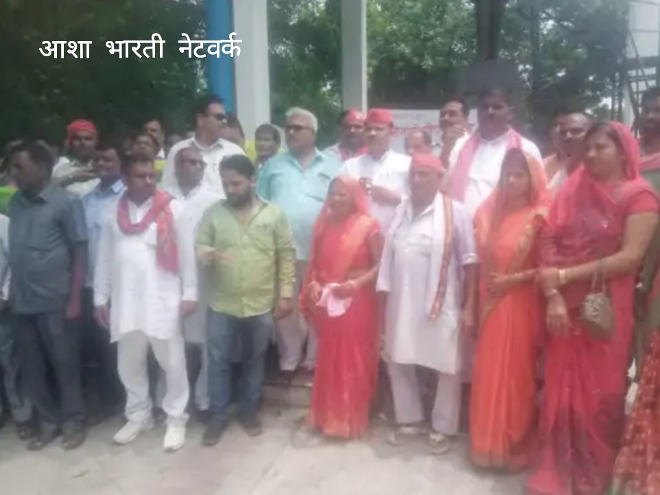 त्रिस्तरीय पंचायत उपचुनाव में कटेहरी प्रथम से सपा प्रत्याशी ने किया नामांकन 