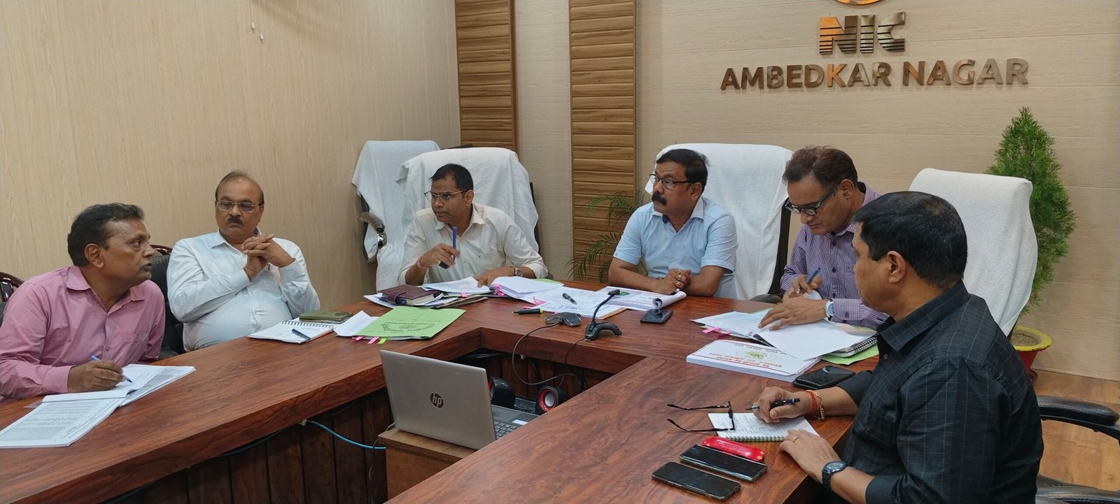 मुख्य सचिव ने वृक्षारोपण के सम्बंध में बैठक की