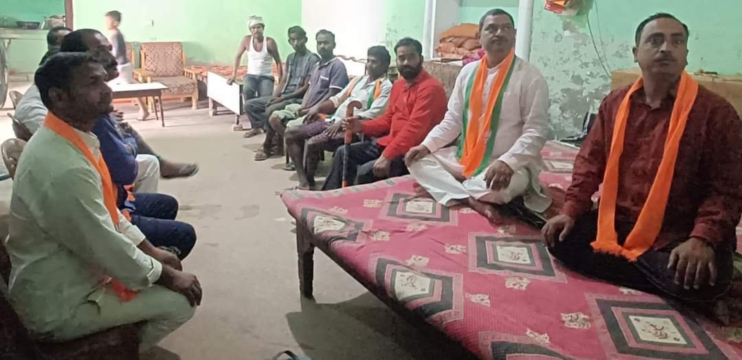प्रधानमंत्री के मन की बात का 112 वे एपिसोड को 1296 बूथों पर भाजपाइयों ने सुना 