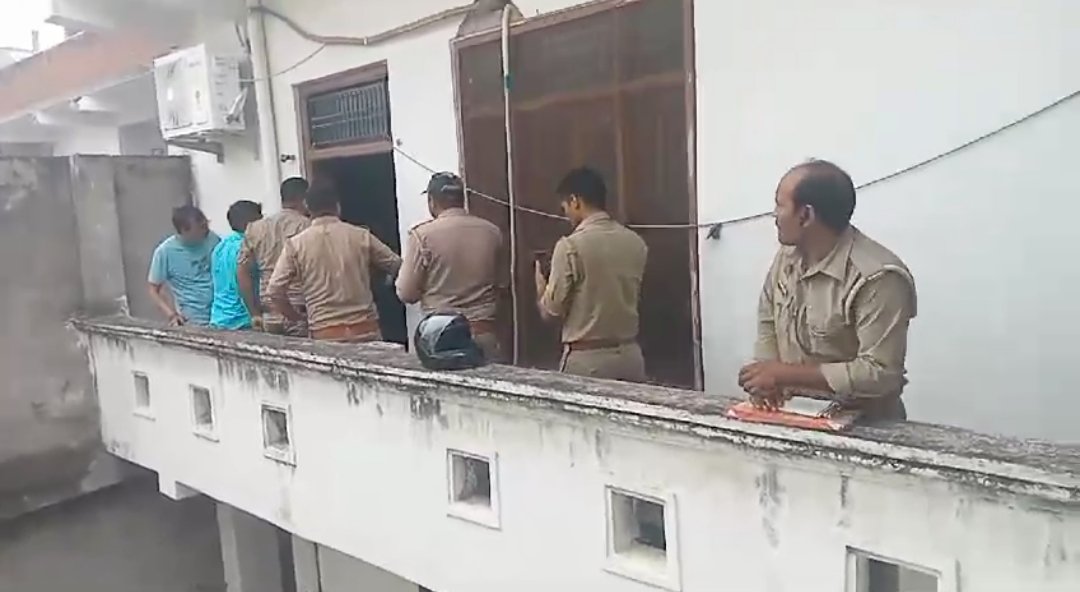 शिक्षक ने फांसी लगाकर की आत्महत्या 