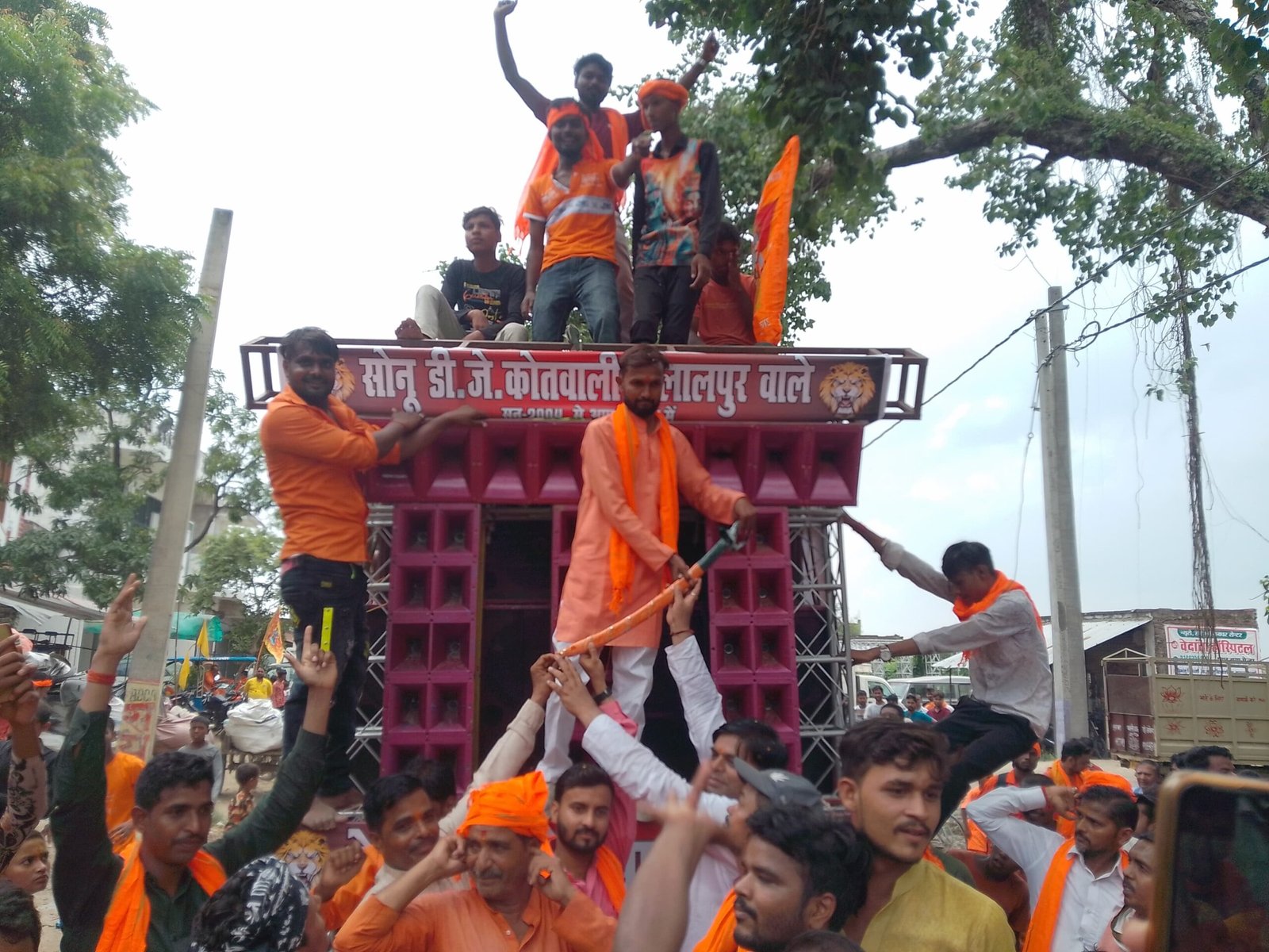 बोल बम ,हर हर महादेव,जय श्री राम के जयकारे निकली कावड़ यात्रा