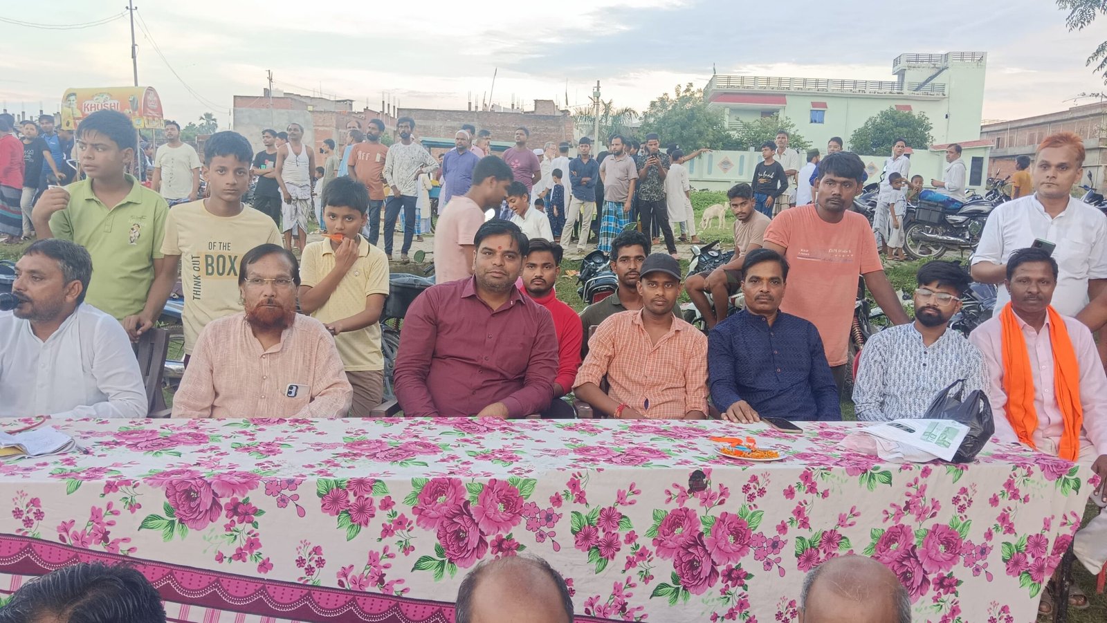 फुटबॉल टूर्नामेंट का नगर अध्यक्ष ने फीता काटकर किया उद्घाटन 