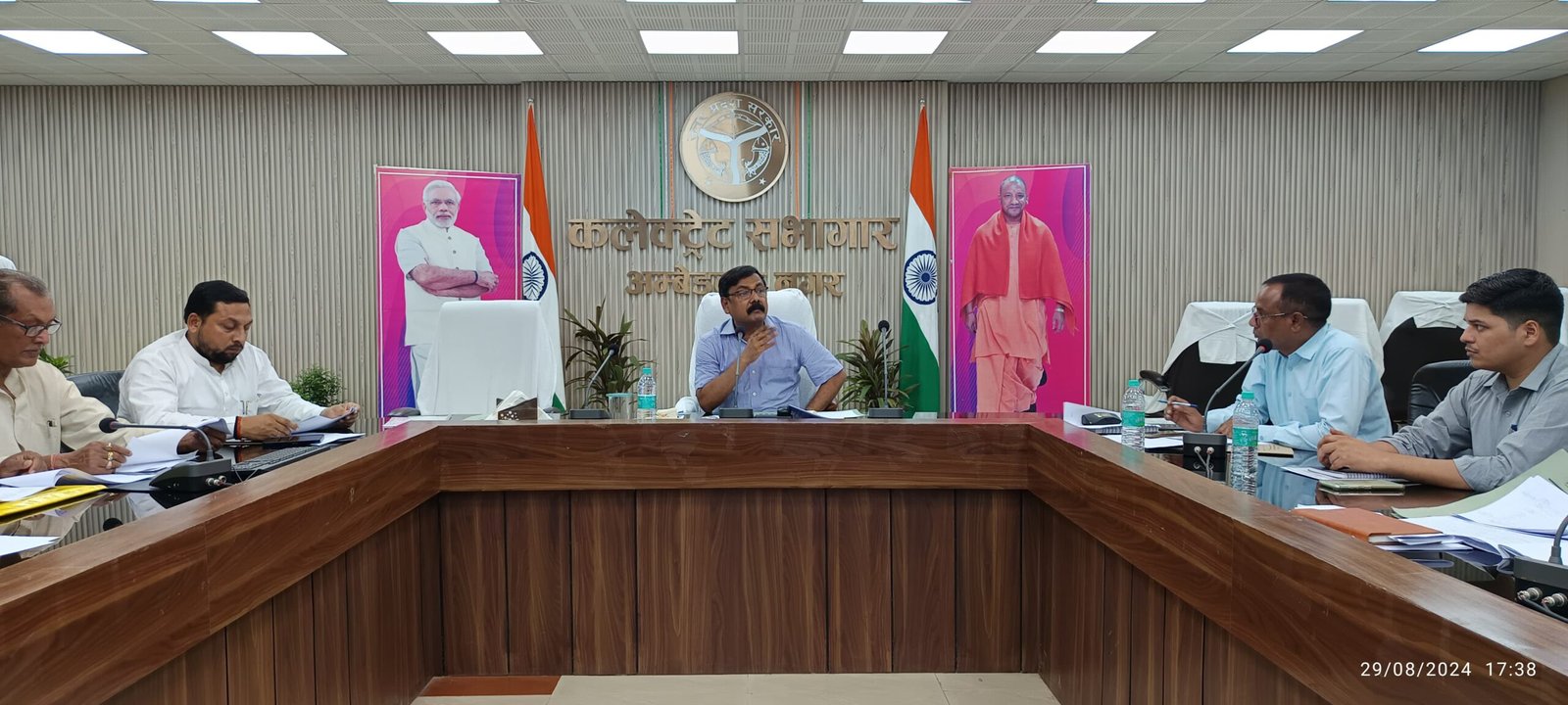 व्यापार बंधु एवम् जिला उद्योग बंधु की बैठक डीएम की अध्यक्षता में संपन्न हुई