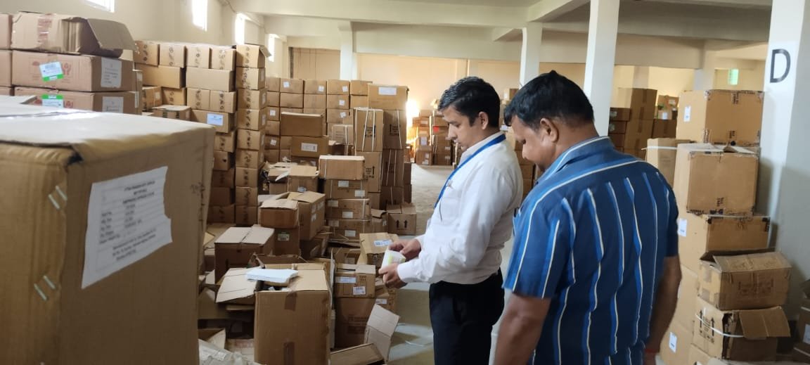 औषधि निरीक्षक ने 6 औषधियों का लिया नमूना 