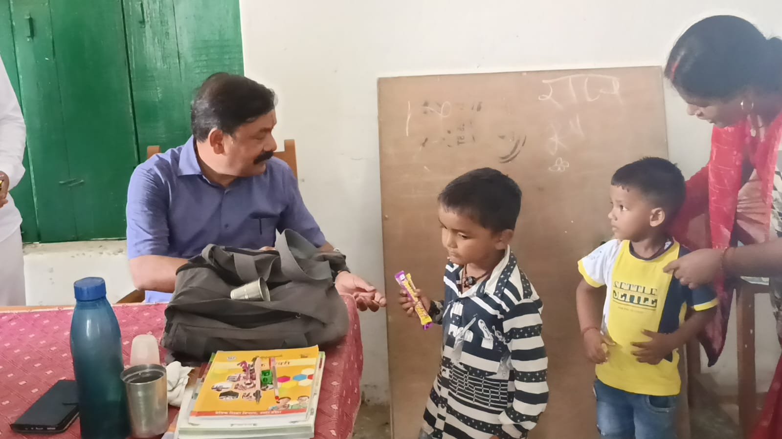 प्राथमिक विद्यालय काही में जिलाधिकारी ने किया निरीक्षण 