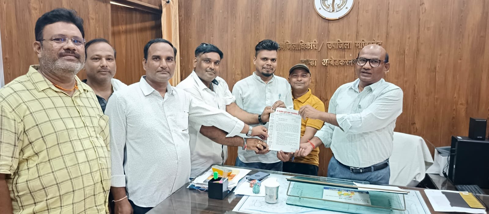 श्री केंद्रीय दुर्गा पूजा महासमिति द्वारा बीस सुत्रीय मांगों को लेकर उपजिलाधिकारी को दिया ज्ञापन 