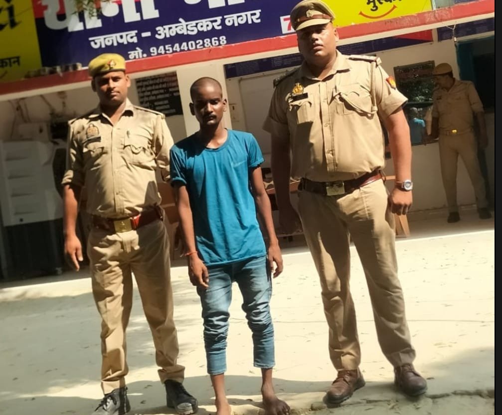 गॉव मे फायर कर दहशत फैलाने वाला आरोपी को पुलिस ने किया युवक गिरफ्तार