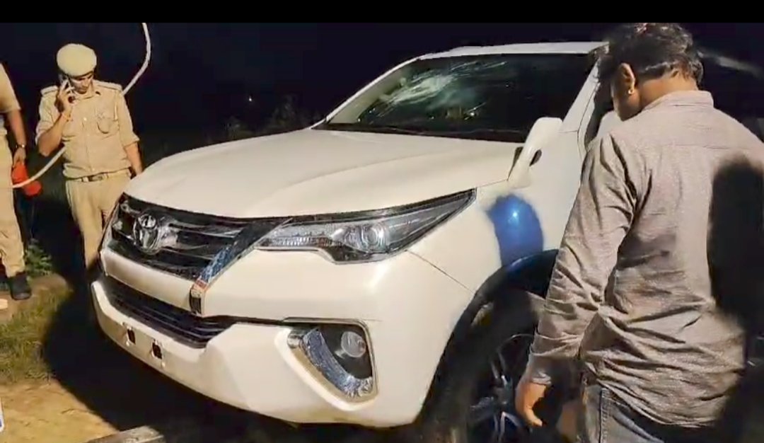 खतौनी की भूमि से रास्ता न देने पर दूसरे समुदाय के लोगों ने घर में घुसकर की मारपीट 