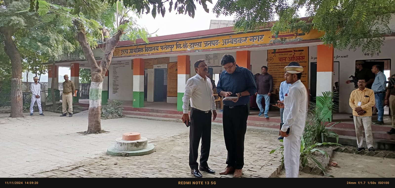 जिला मजिस्ट्रेट एसपी ने मतदान केंद्रों का लिया जायजा