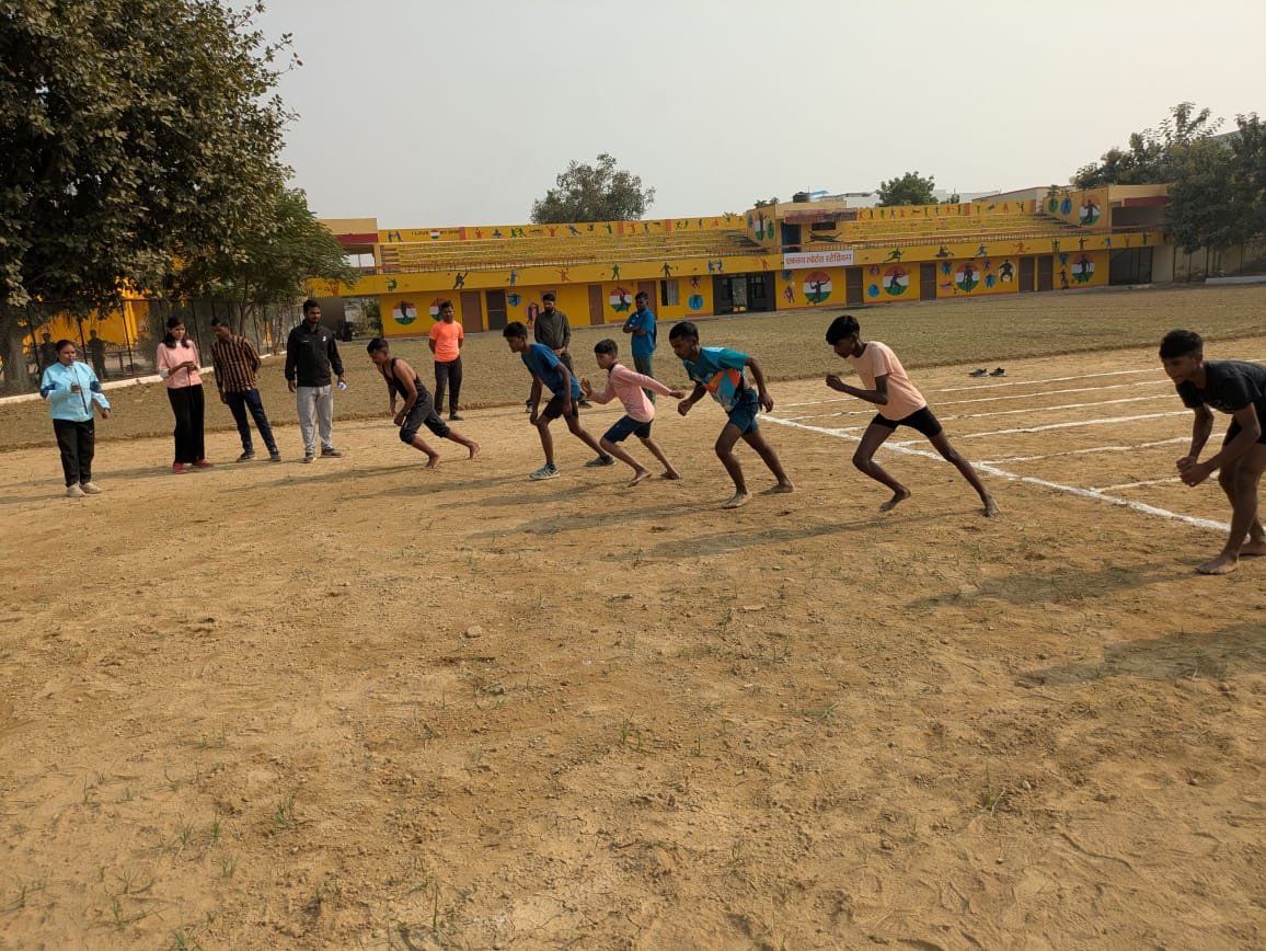 जिलास्तरीय जूनियर बालक एवं बालिका वर्ग में एथलेटिक्स प्रतियोगिता का हुआ आयोजन