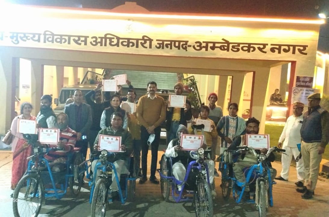 विश्व दिव्यांग दिवस के अवसर पर दिव्यांगजनों का सम्मान समारोह हुआ आयोजित