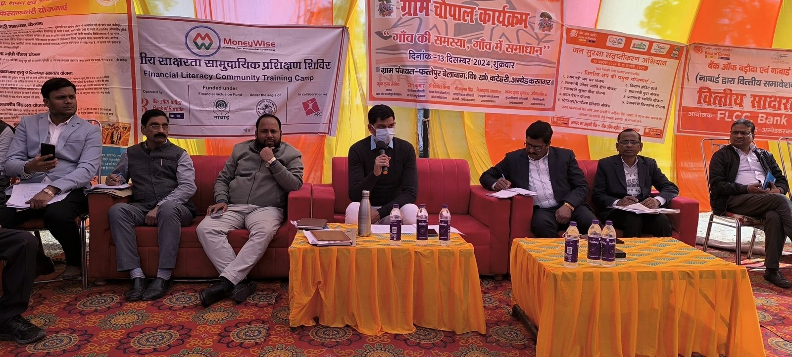 मुख्य विकास अधिकारी ने विकास खण्ड कटेहरी के अन्तर्गत विभिन्न कार्यालयों का किया औचक निरीक्षण 