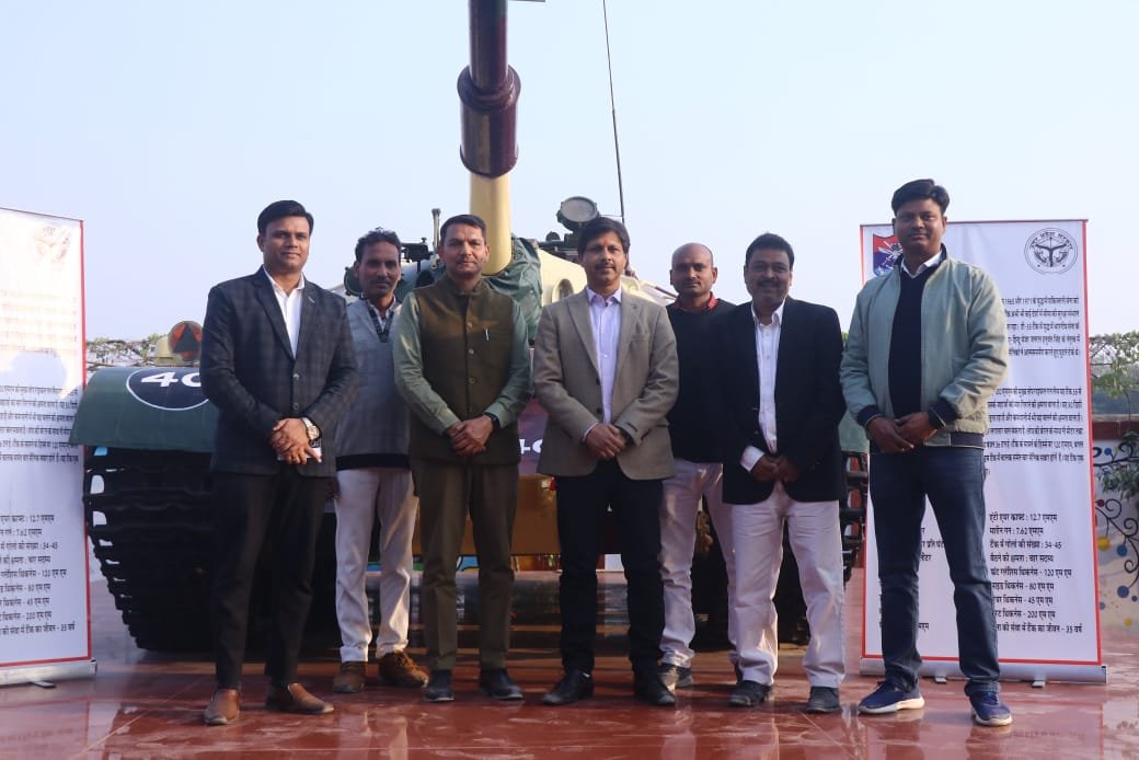 प्रमुख सचिव डॉ हरिओम द्वारा योगा पार्क में जिला प्रशासन द्वारा स्थापित T-55 टैंक का फीता काट कर किया उद्घाटन