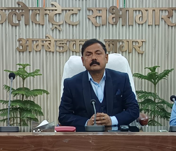 जिलाधिकारी अविनाश सिंह ने जनपदवासियों को नव वर्ष की दी हार्दिक शुभकमानाएं