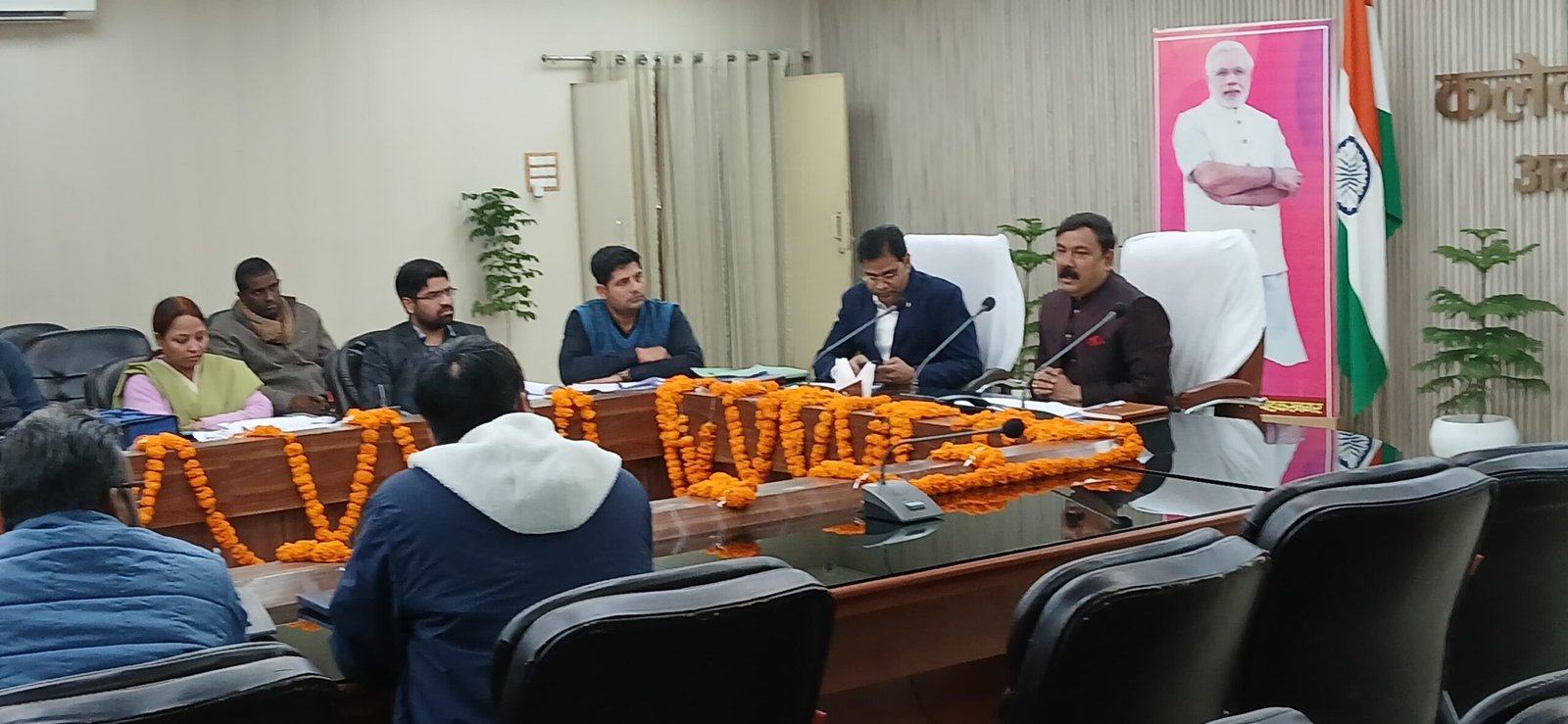 प्रधानमंत्री आवास योजना शहरी तथा पी एम. स्वनिधि योजना के संबंध में जिलाधिकारी ने की समीक्षा