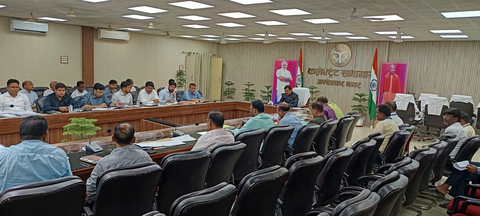 डीएम की अध्यक्षता में राजस्व विभाग की समीक्षा बैठक हुई