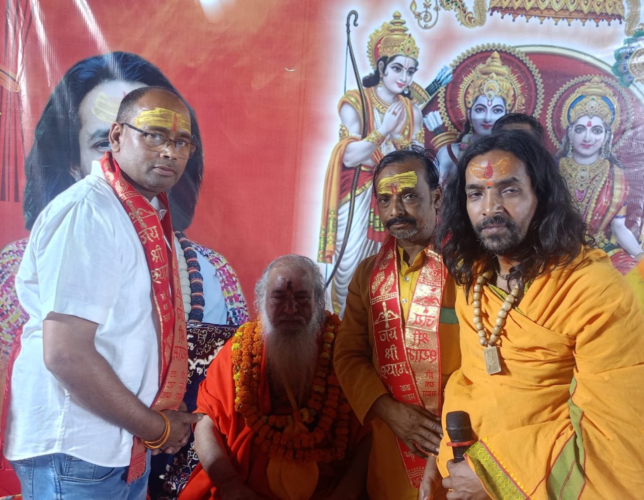 सप्त दिवसीय श्री राम कथा में माता सती की कथा के भक्ति रस में डूबे श्रोता