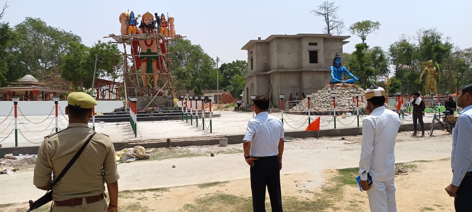 श्रवण क्षेत्र धाम में पर्यटन विकास कार्यों का डीएम ने किया निरीक्षण