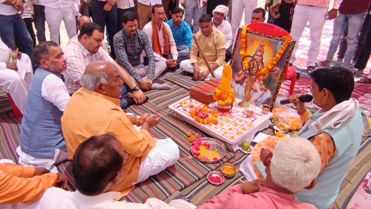 नरहरपुर में मुख्यमंत्री मॉडल कंपोजिट विद्यालय के निर्माण हेतु हुआ भूमि पूजन