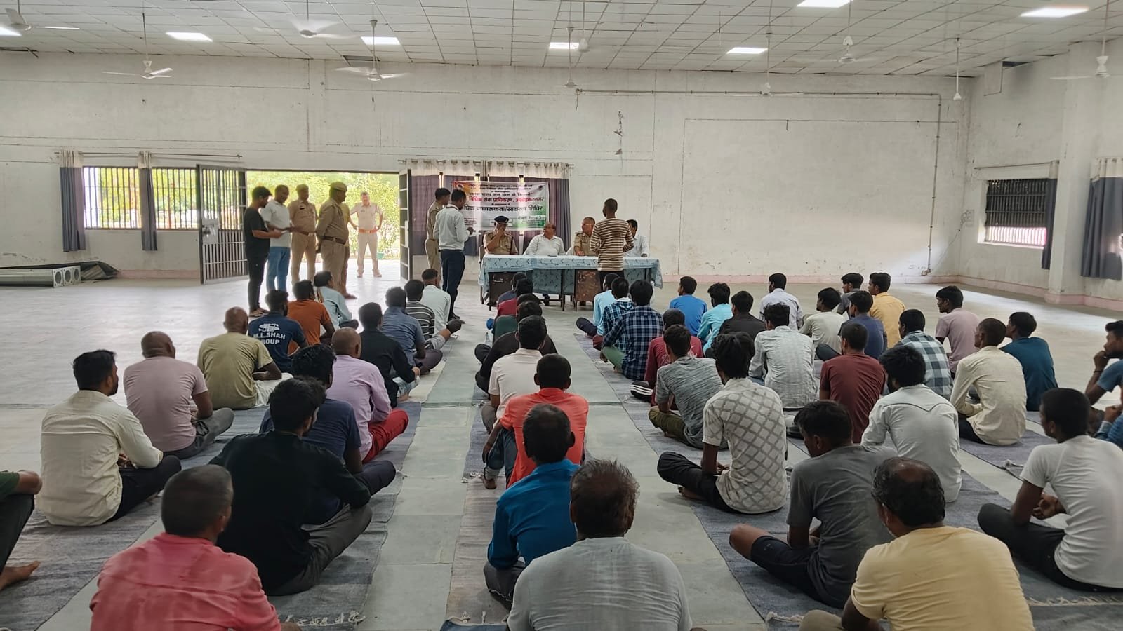 मानवाधिकार एवं हितार्थ कानूनों के सम्बन्ध में विधिक साक्षरता शिविर एवं कारागार का किया निरीक्षण