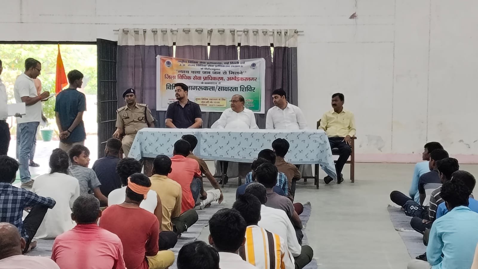 बन्दियों के हितार्थ एवं वृद्धाश्रम में वृद्धजनों के हितार्थ विधिक जागरूकता शिविर