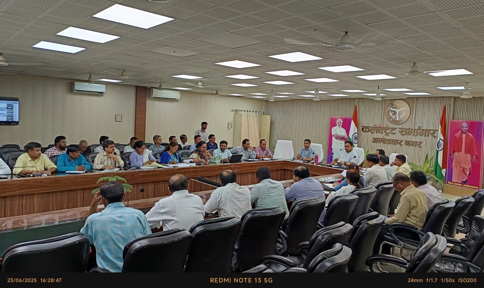 संचारी रोगों पर प्रभावी नियंत्रण व त्वरित उपचार सर्वोच्च प्राथमिकता के साथ करें - जिलाधिकारी 