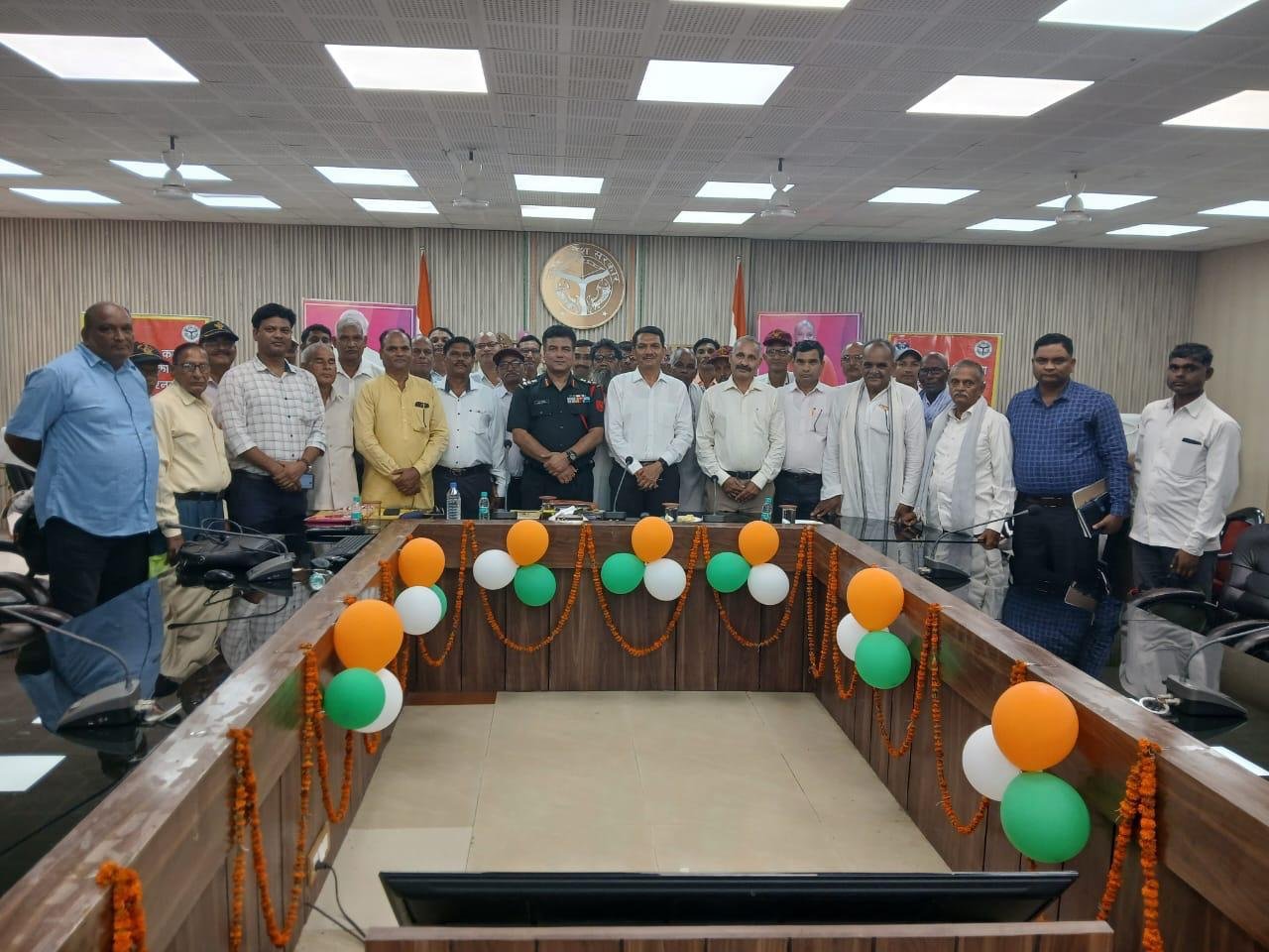 सैनिक बन्धुओं की बैठक कलेक्ट्रेट सभागार में सम्पन्न हुई