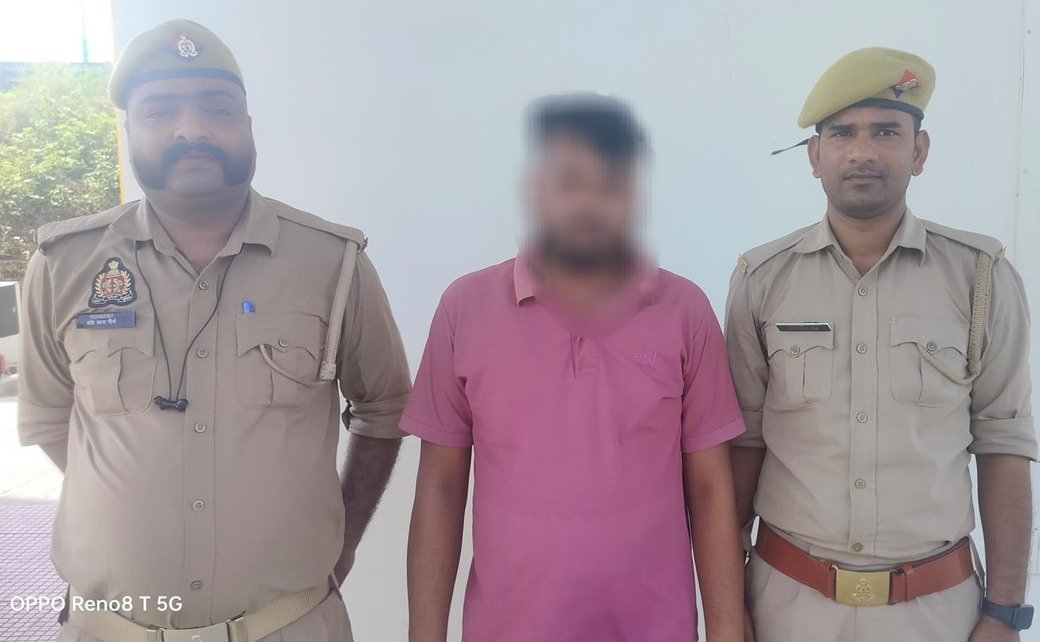 गाय को पिकअप में ले जा रहे वाहन को पकड़ा, एक फरार, एक गिरफतार