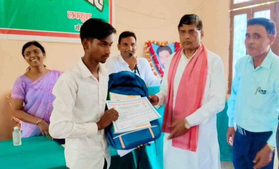 विकास वर्मा मेमोरियल मेधा सम्मान समारोह धूमधाम से हुआ सम्पन्न