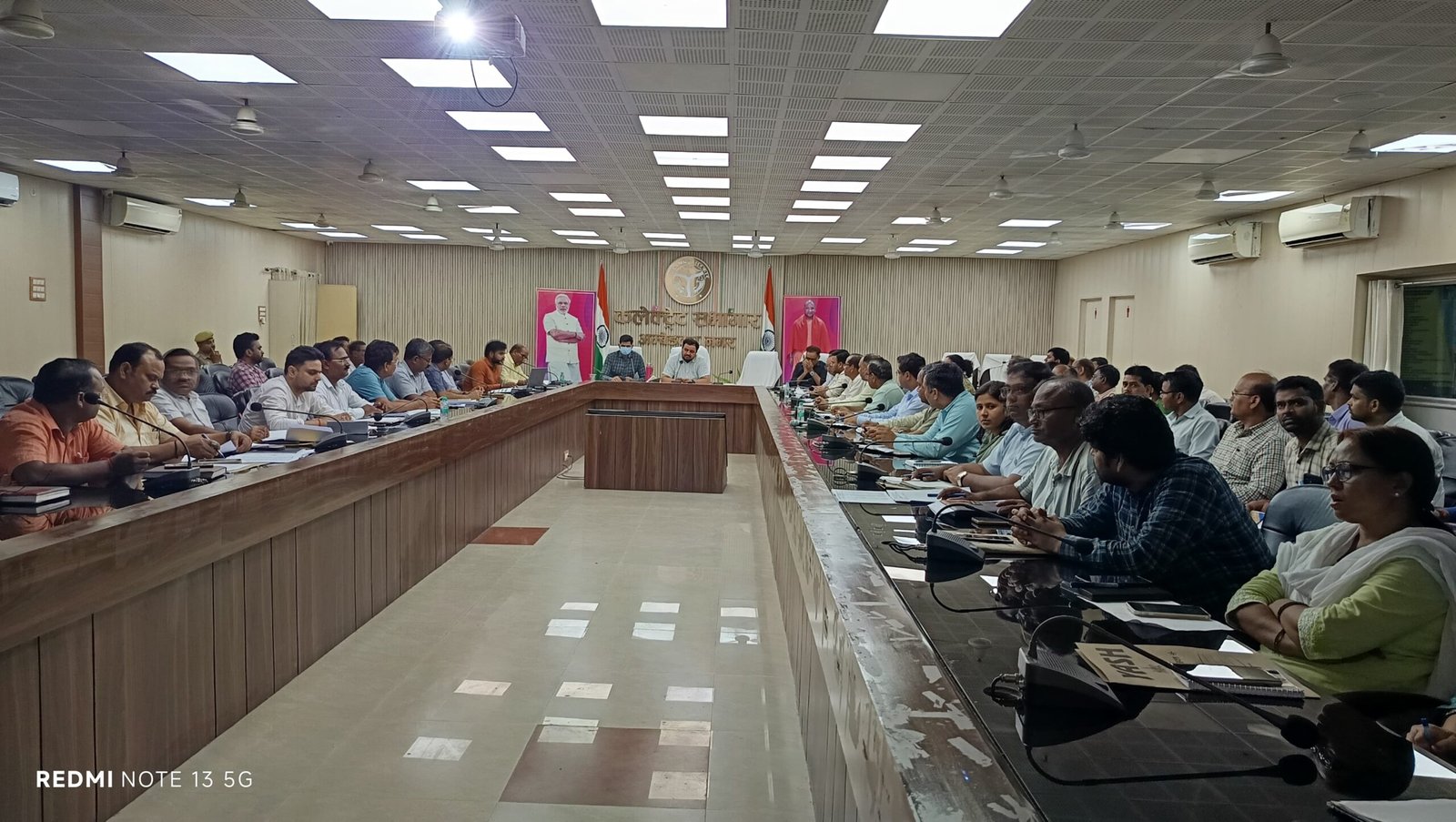 जिलाधिकारी अनुपम शुक्ला की अध्यक्षता में ई-ऑफिस के संबंध में बैठक आयोजित हुई 