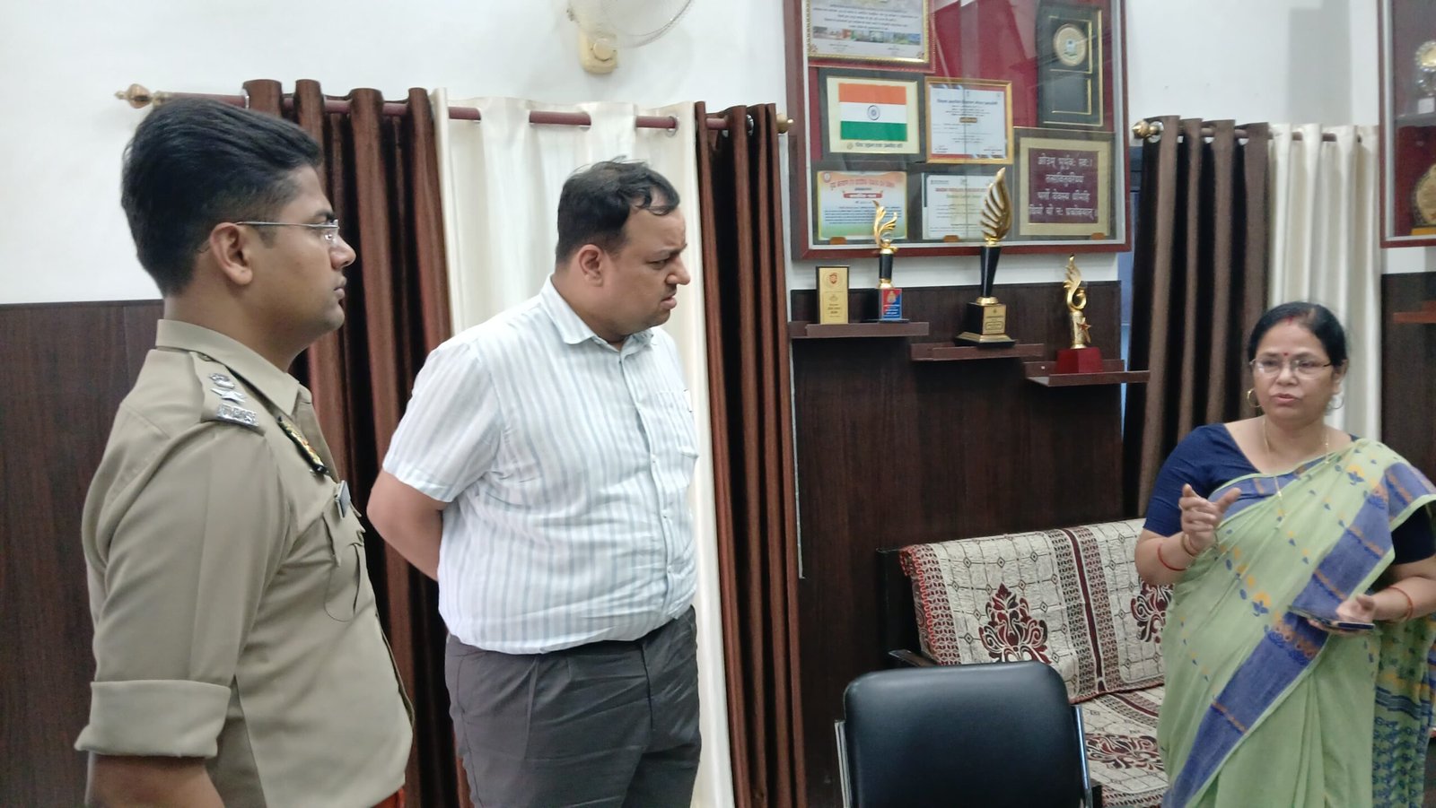 जिलाधिकारी व पुलिस अधीक्षक ने परीक्षा केंद्रों का किया निरीक्षण