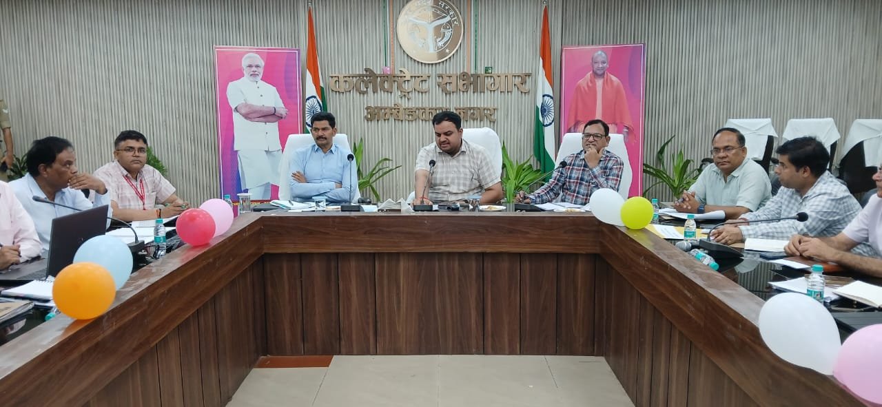 जिला स्वास्थ्य समिति की बैठक संपन्न,स्वास्थ्य सेवाओं में सुधार हेतु जिलाधिकारी ने दिए निर्देश