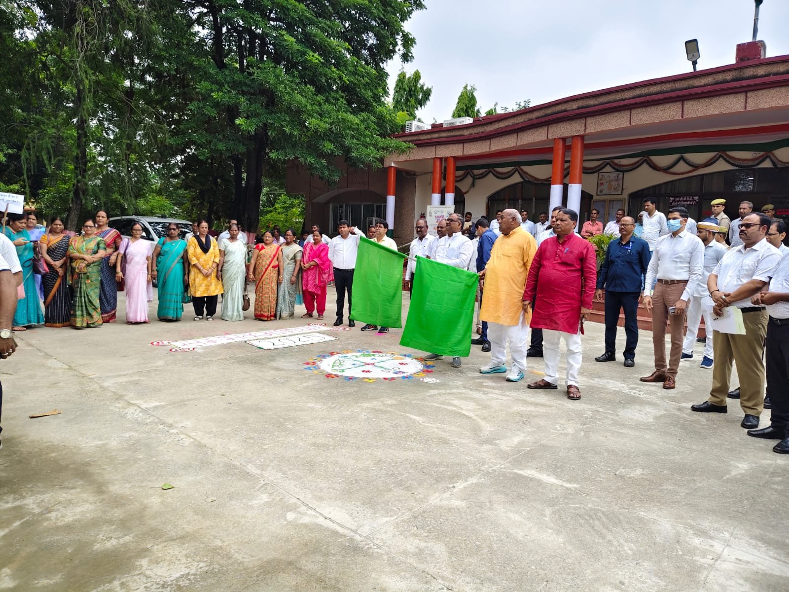 पोषण जागरूकता रैली को राज्यमंत्री गिरीशचंद्र यादव दिखाई हरी झंडी 