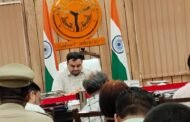 दुर्घटनाओं में कमीं लाने के लिए कार्यदायी संस्थाओं,सड़क सुरक्षा समिति के साथ डीएम ने की बैठक 