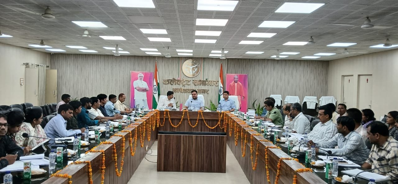 अनुश्रवण एवं क्रियान्वयन समिति की बैठक डीएम की अध्यक्षता में आयोजित हुई