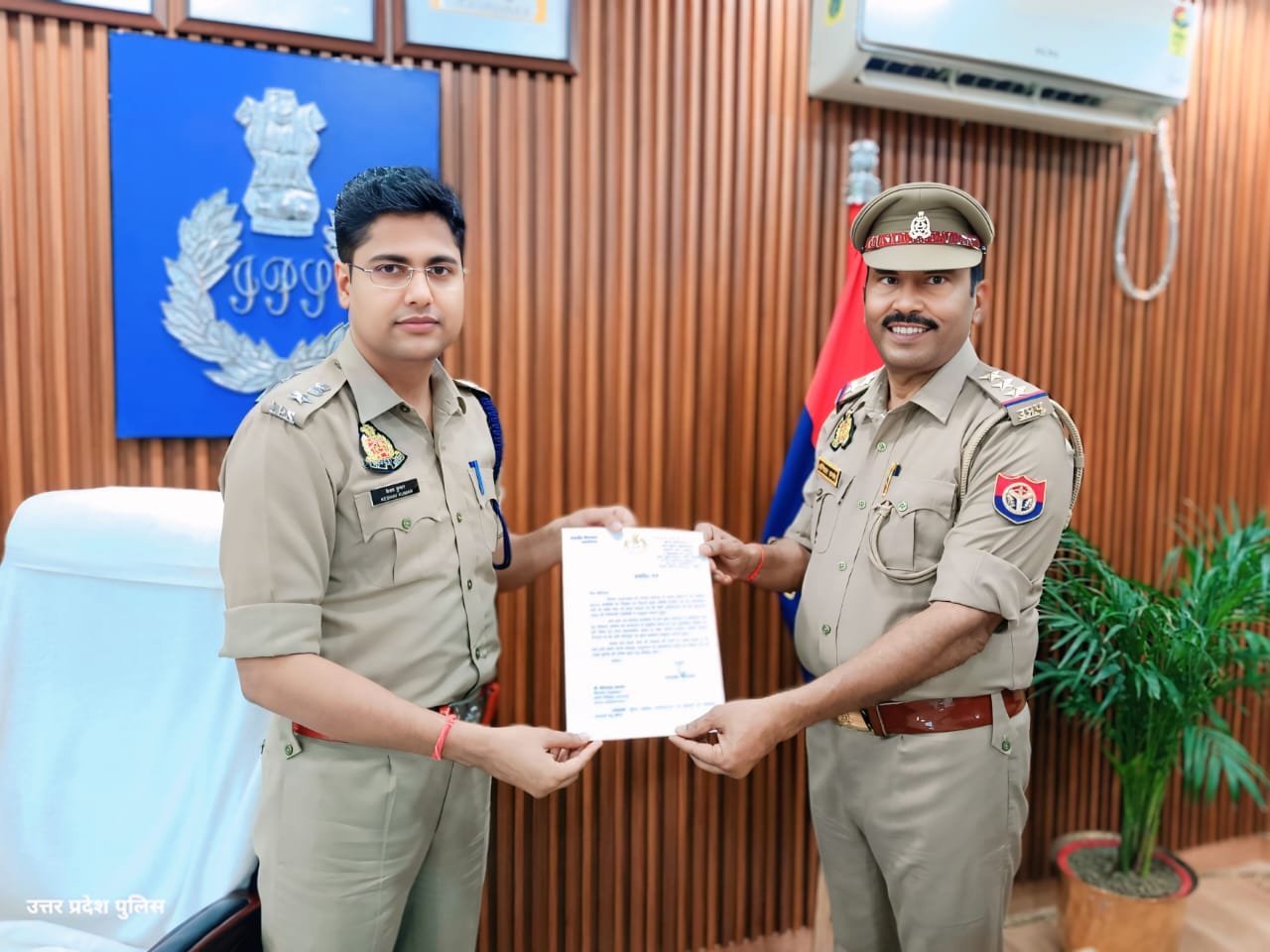 अकबरपुर कोतवाल को अपर पुलिस महानिदेशक ने किया सम्मानित