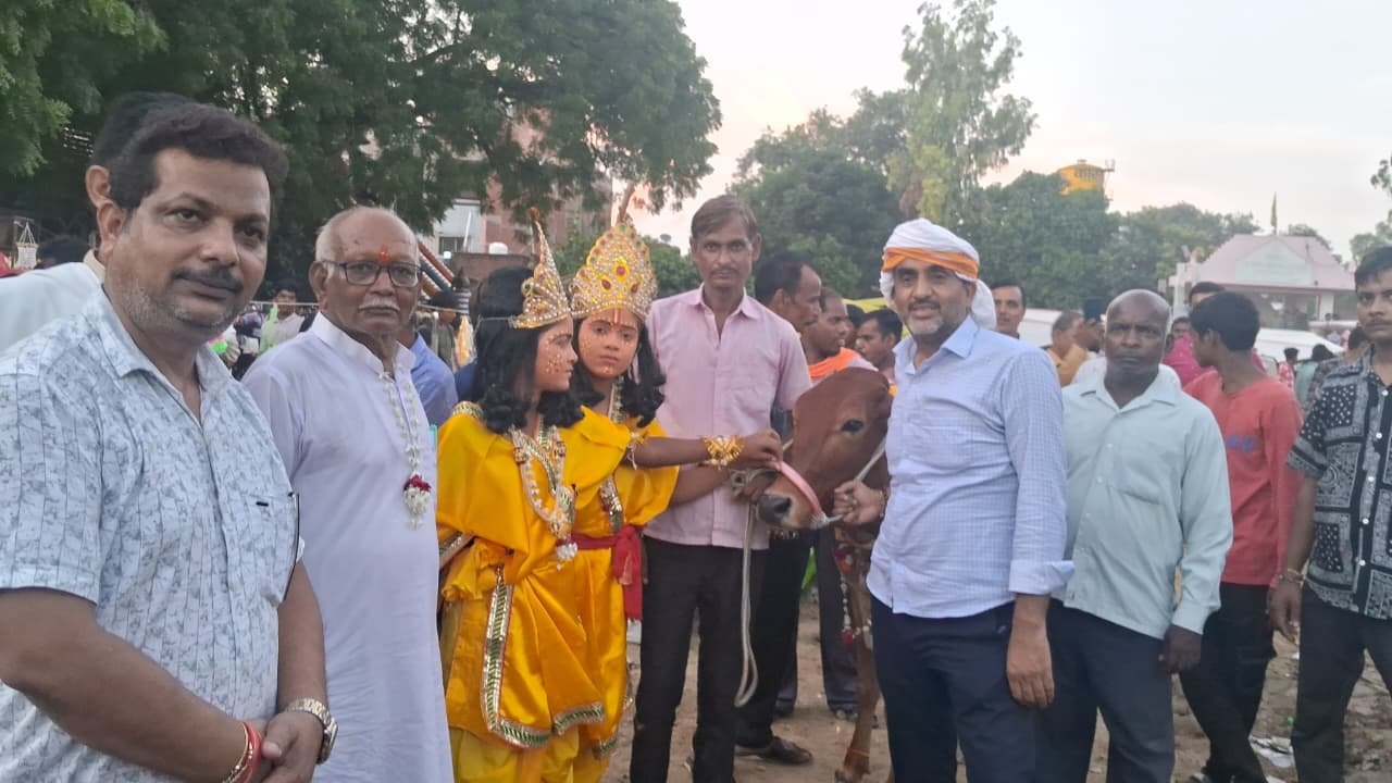 गउवा चरावन मेले में निकली भव्य झांकी